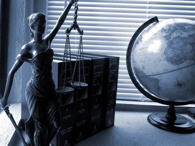 Se faire accompagner par un huissier de justice : les avantages