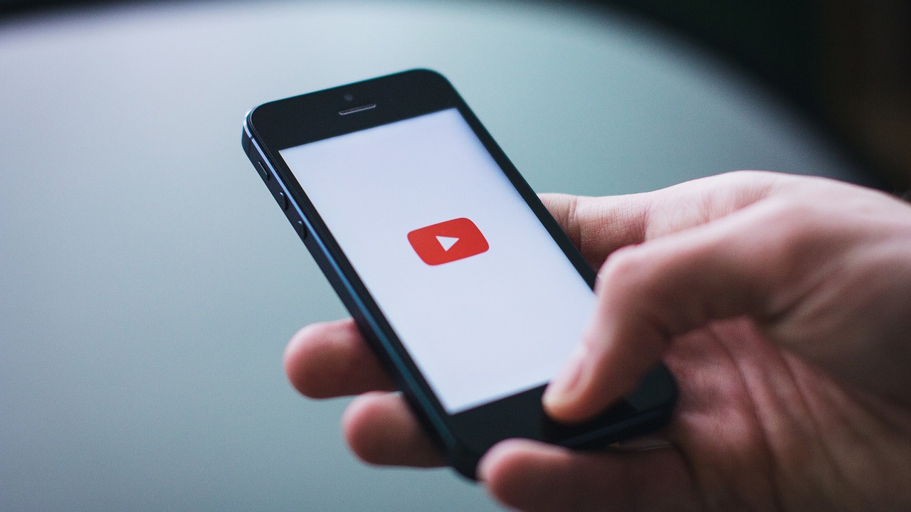 Achat de vues sur YouTube et publicité mensongère : les enjeux légaux pour les annonceurs
