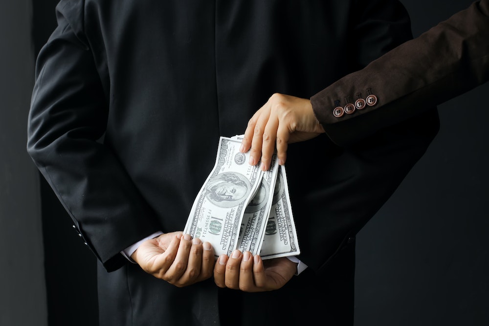 La loi Brugnot et les mesures de lutte contre la corruption dans le secteur de la location de voiture