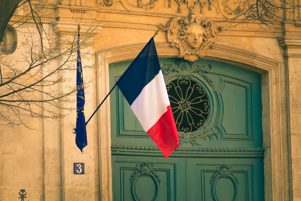 Acquisition de la nationalité française : Un processus légal complexe simplifié