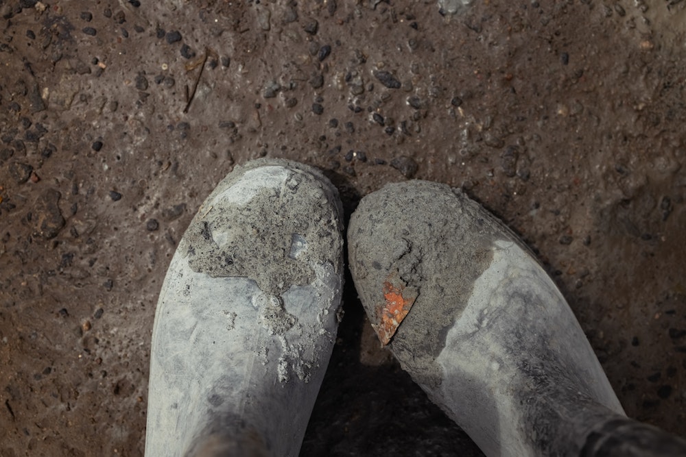 Le port de chaussures de sécurité obligatoire : une protection indispensable sur le lieu de travail