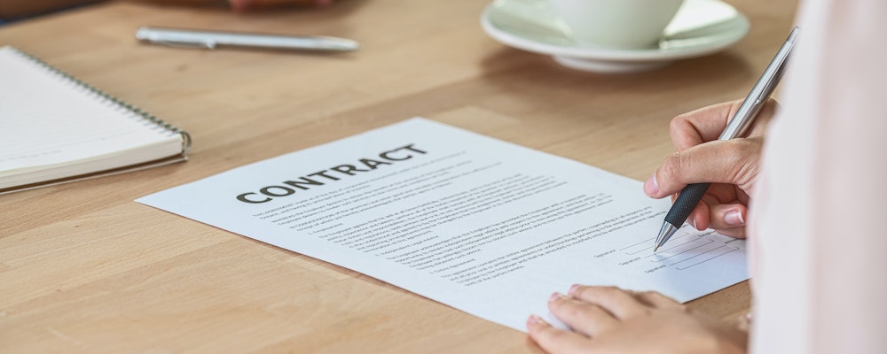 Mettre fin à un contrat de remplacement : les clés pour une résiliation réussie